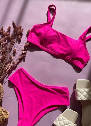 Яскравий стильний рожевий купальник з гладкої тканини, ліф на чашечках 💖👙