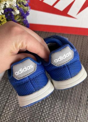 Оригінальні кросівки на липучках adidas5 фото