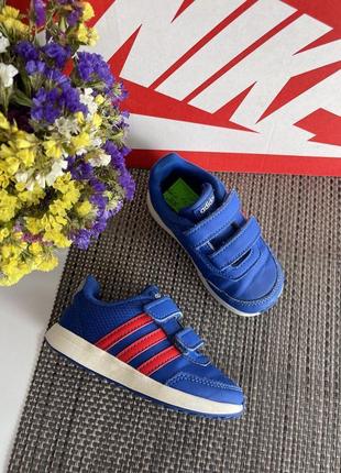 Оригінальні кросівки на липучках adidas1 фото