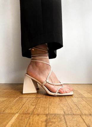 Новые бежевые молочные босоножки туфли с шнуровкой3 фото