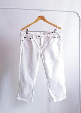 Трендовые белые джинсовые бриджи gap