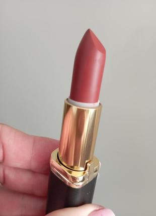 Матовая помада фирмы l’oréal