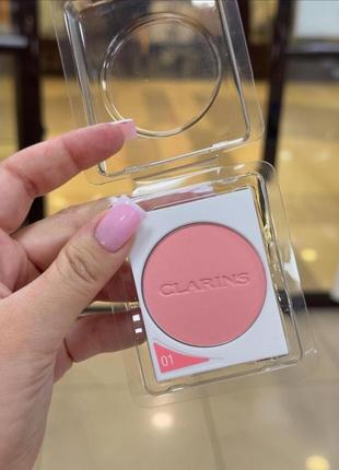 Clarins joli blush - компактні рум'яна -01 cheeky baby