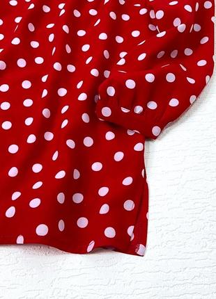 Красная в белый горошек вискозная блуза
