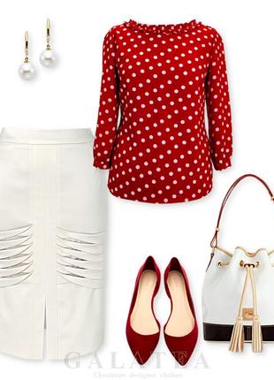 Красная в белый горошек вискозная блуза