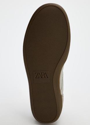 Контрастные кроссовки