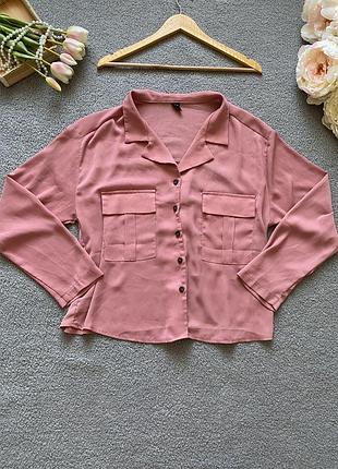 Стильна сорочка кольору припиленої троянди вільного крою зі спущеною проймою