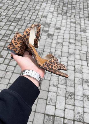 Босоножки кожаные женские на каблуке леопардовые натуральная кожа5 фото