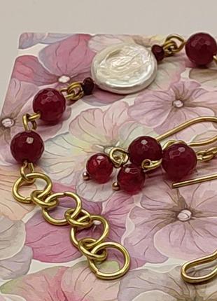 Комплект браслет і сережки з малинового турмаліну і річкових перлин-кеші "ягідка малинка". комплект з натурального каміння3 фото