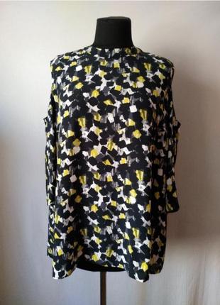 Красива блуза з відкритими плечами