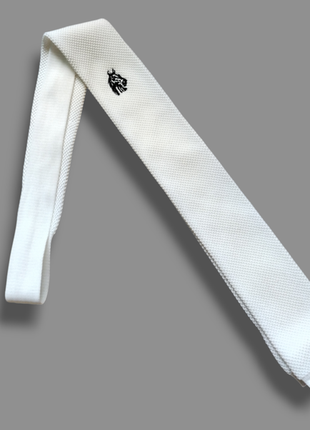 Белый вязаный галстук. галстук с лошадью.