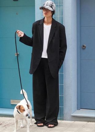 Костюм uniqlo от британского дизайнера клер вейт келлер 
премиум-серии uniqlo:c
