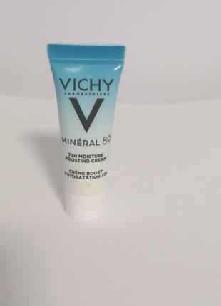 Vichy mineral 89 light 72h moisture boosting cream.