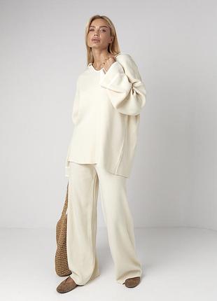 Жіночий костюм oversize з вільними штанами та кофтою-поло
