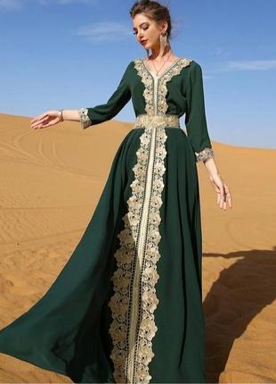 Шикарна довга сукня у східному стилі