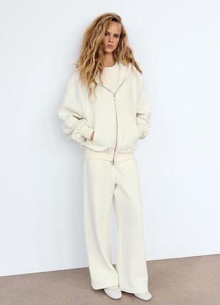 Спортивный брючный костюм zara с худи на молнии
