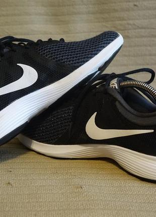 Легкие черно-серые текстильные беговые кроссовки nike revolution 4  40 р. ( 25,5 см.)
