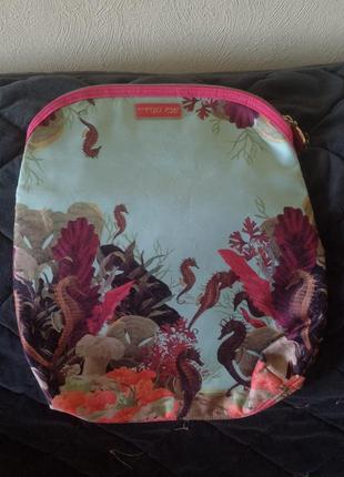 Ted baker велика гарна косметичка