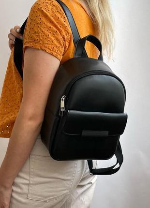 Чорний — якісний фабричний заокруглений рюкзак із металевою фурнітурою, з кишенею спереду (луцьк, 779)9 фото