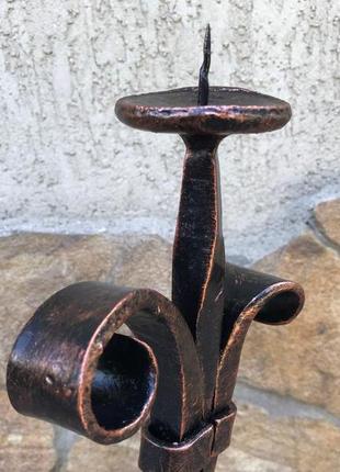 Кованый металлический подсвечник в виде тюльпана в ретро стиле