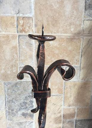 Кованый металлический подсвечник в виде тюльпана в ретро стиле