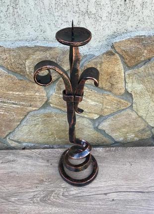 Кованый металлический подсвечник в виде тюльпана в ретро стиле