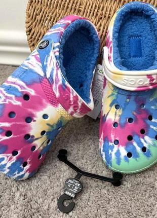 Утеплені крокси сабо classic lined tie dye powder лідер продажів crocs crocs crocs
