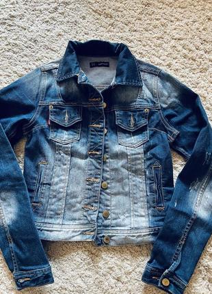 Куртка джинсовая, бомбер джинсовка итальянский бренд dsquared 2 оригинал бренд размер s указан размер 38