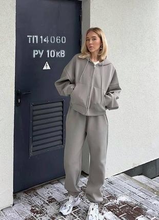 Женский спортивный костюм