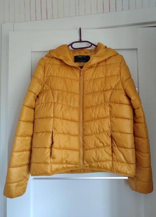 Женская стеганая куртка sinsay желтая1 фото