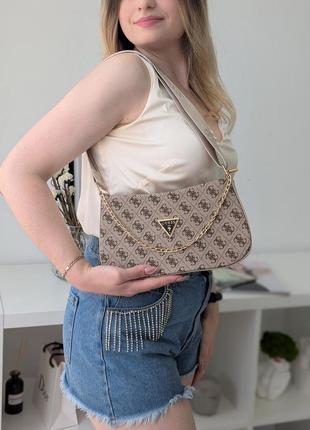 Женская сумочка багет в стиле guess с цепочкой