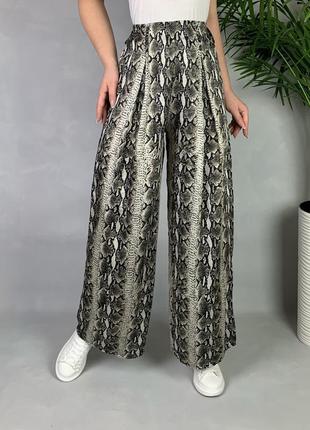 Брюки палаццо змеиный принт zara