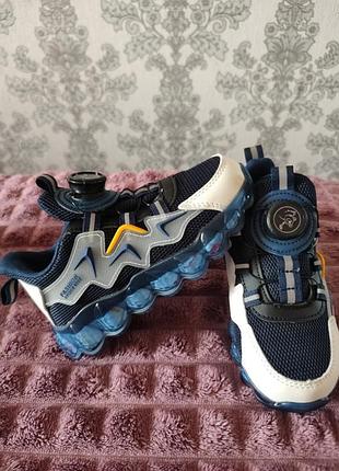 Кросівки з механічною застібкою 29 розмір