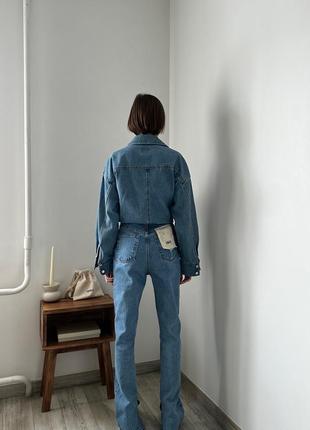 Светлые джинсы с разрезами cher174 фото