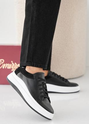 Женские демисезонные кроссовки черные кожаные