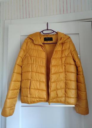 Женская стеганая куртка sinsay желтая2 фото