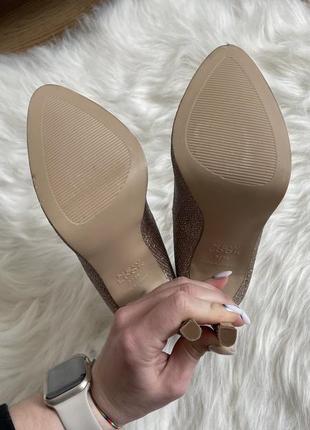 Туфли из розового золота на платформе и блестящие туфли на шпильке new look размер 367 фото