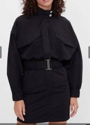 Мілітарі сукня чорна bershka