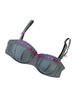 Стильний бюстик з оздобленням з мережива