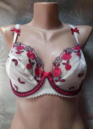 Бюстик на косточках мягкая чашка. marks spencer