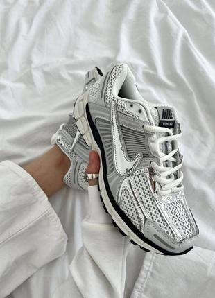 Жіночі кросівки сріблясті nike zoom vomero 5 silver2 фото