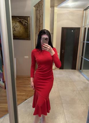 Сукня червоного кольору