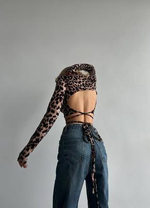 Трендовый топ в леопардовый принт с длинными рукавами на связках и открытой спинкой