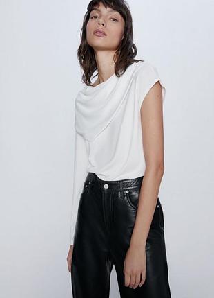 Zara белая блузка с одним рукавом