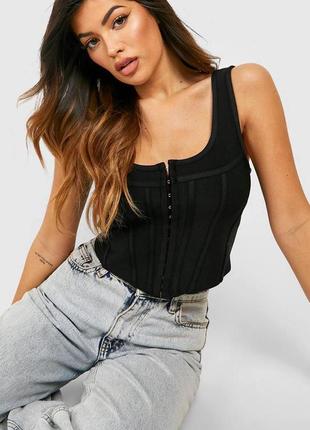 Корсетний топ prettylittlething