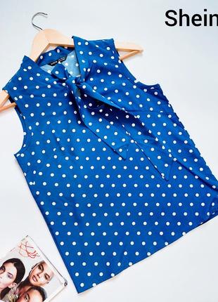 Женская синяя блуза в белый горох с галстуком от бренда shein