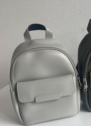 Сірий — якісний фабричний заокруглений рюкзак із металевою фурнітурою, з кишенею спереду (луцьк, 779)2 фото