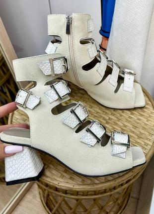 Эксклюзивные босоножки из итальянской кожи и замши женские на каблуке с пряжками ремешками