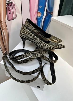 Эксклюзивные туфли лодочки из итальянской кожи велюр золото черные на шпильке4 фото