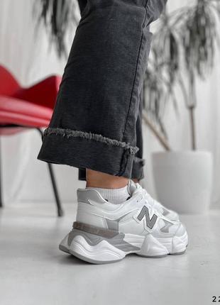 Жіночі кросівки шкіряні та замшеві білі з сірим2 фото